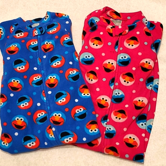 Set of two Sesame Street Elmo and Cookie Monster zip up fleece sleepers/footies - Picture 1 of 5